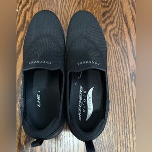 Women’s Skechers Arch Fit Refine - Iris slip-on‎ shoe in black Size 8.5